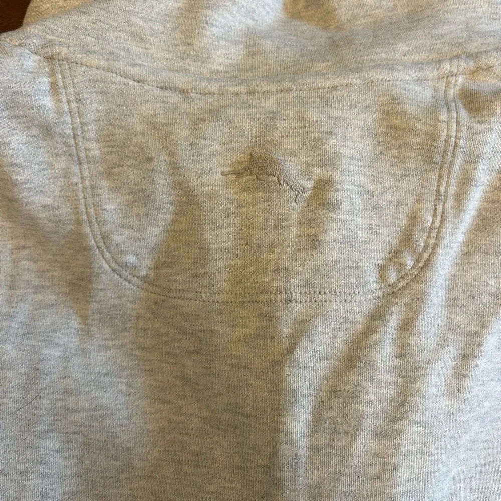 Travis Mathew 1/4 Zip Pullover Gray Sweatshirt with wide pockets XL